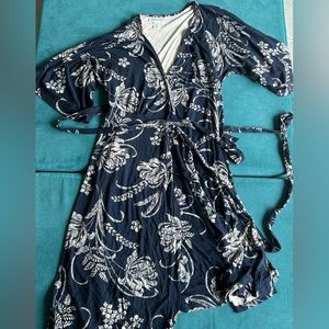 Motherhood Maternity Flower-Patterned Navy Wrap Dress Size Medium